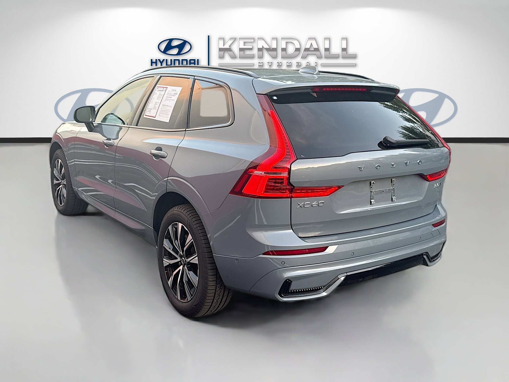 2024 Volvo XC60 B5 Plus photo 4