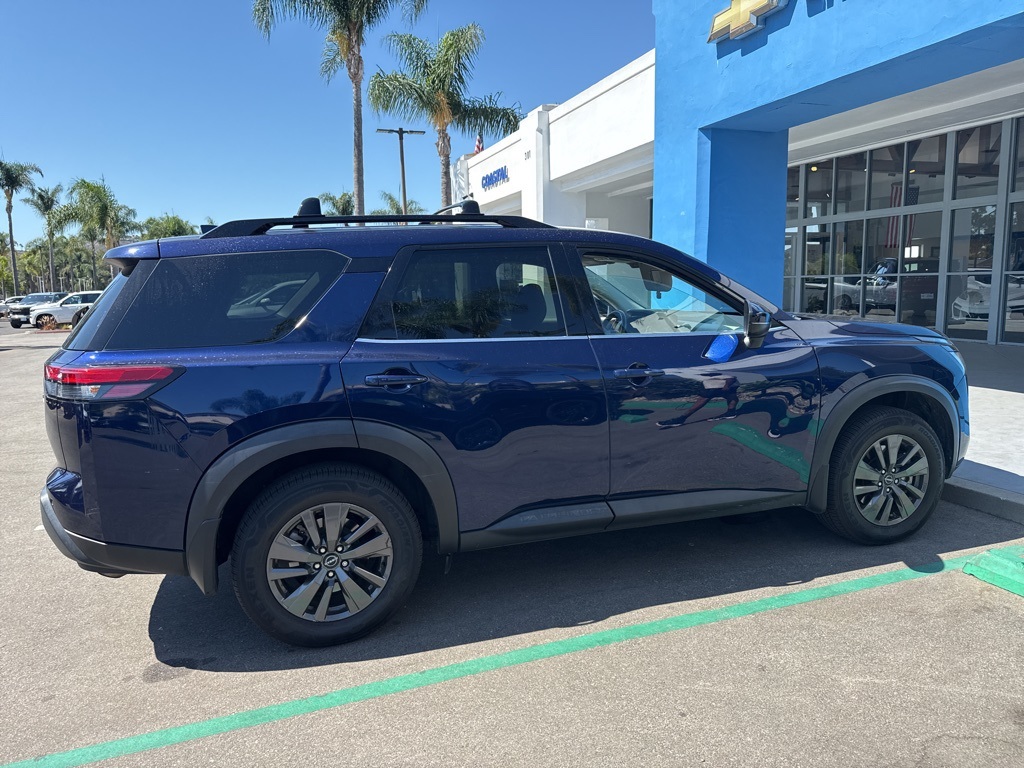 2022 Nissan Pathfinder SV photo 4
