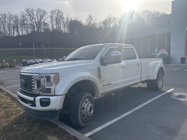 2022 Ford F-450 Super Duty Platinum's photo