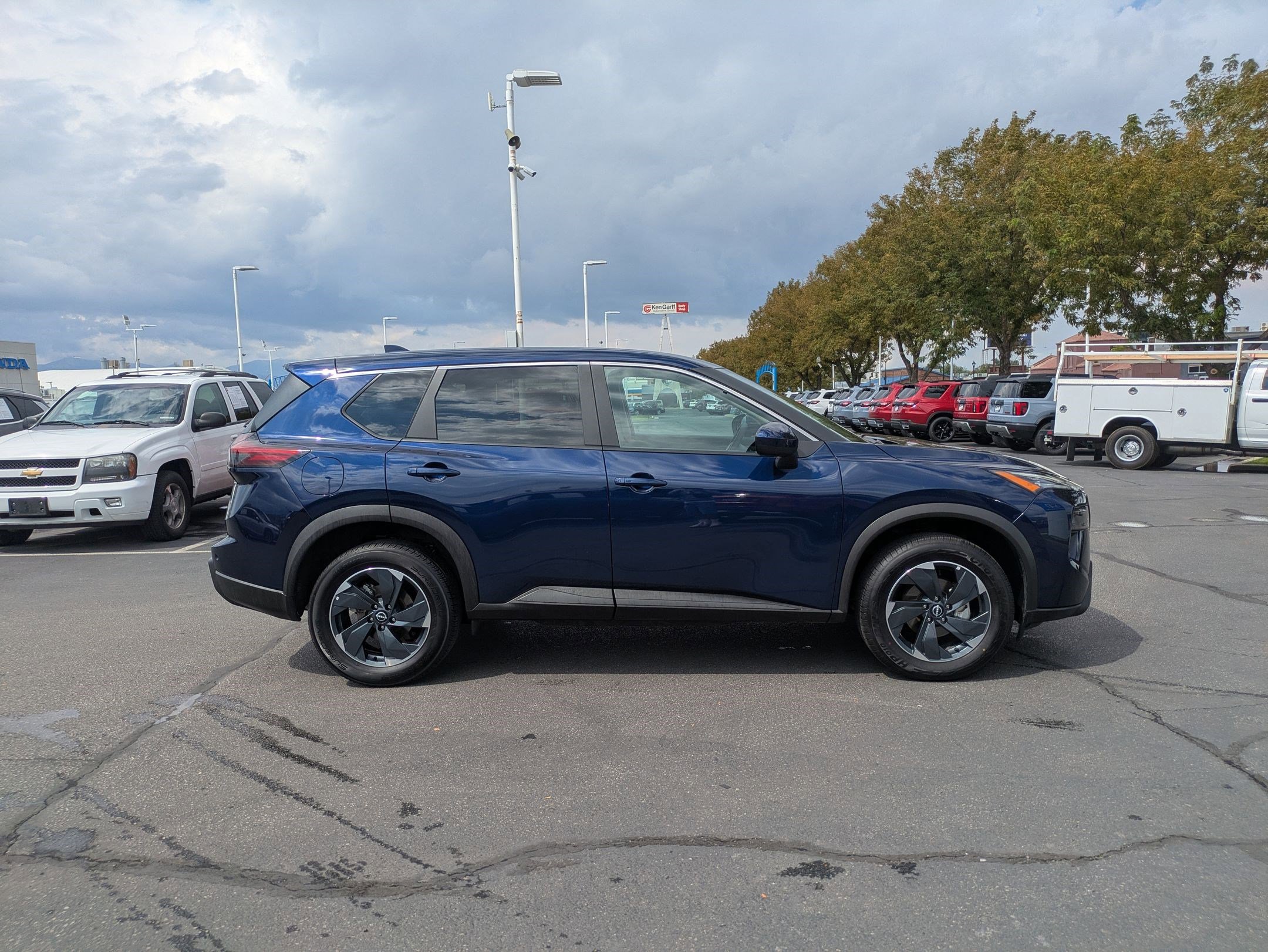 2024 Nissan Rogue SV photo 2