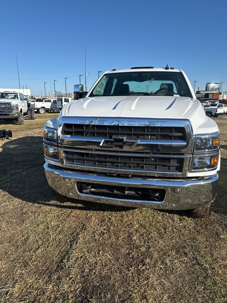 2024 Chevrolet Silverado 6500HD Work Truck photo 2