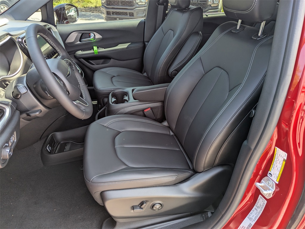 2026 Chrysler Pacifica photo 11
