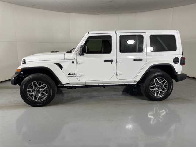 2025 Jeep Wrangler Sahara photo 5