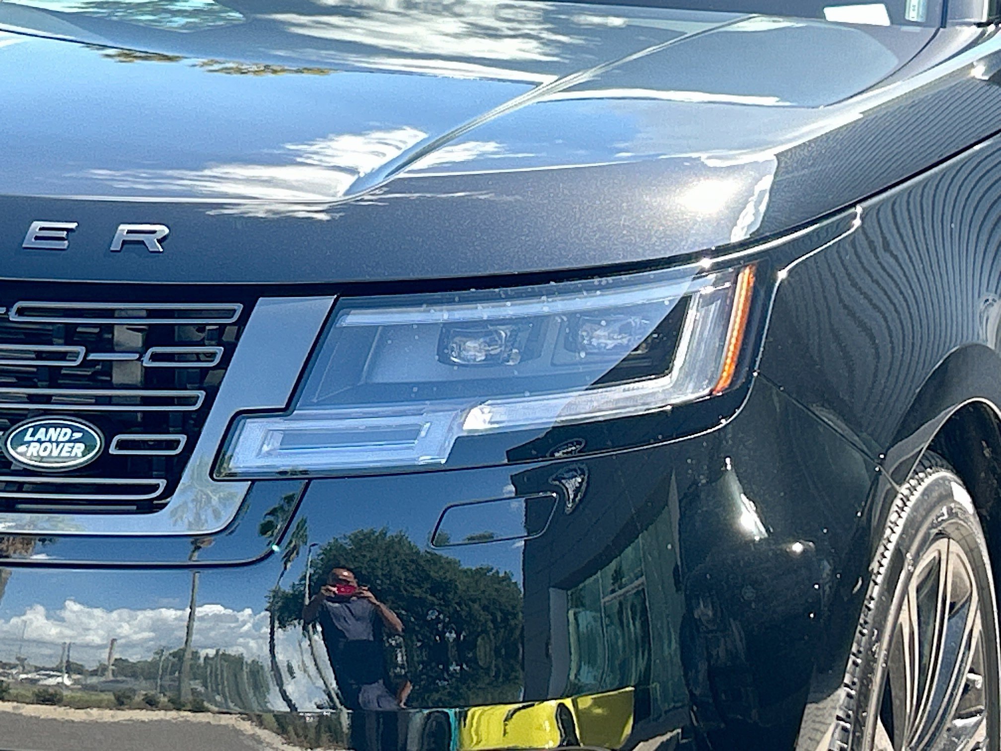 2025 Land Rover Range Rover SE photo 4