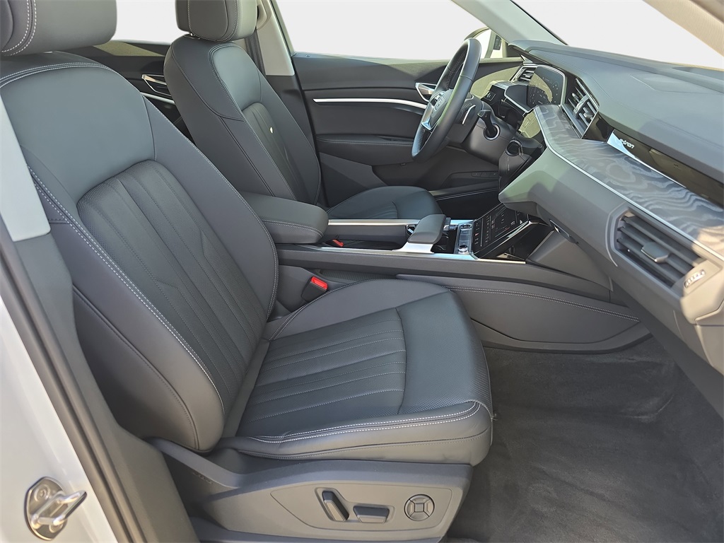 2023 Audi e-tron Premium Plus photo 9