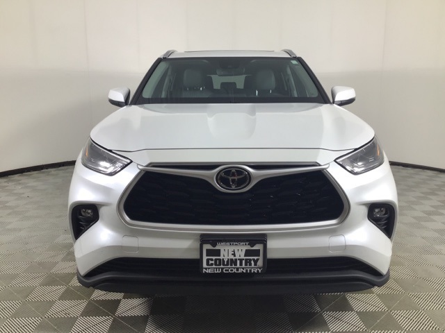 2022 Toyota Highlander XLE photo 3