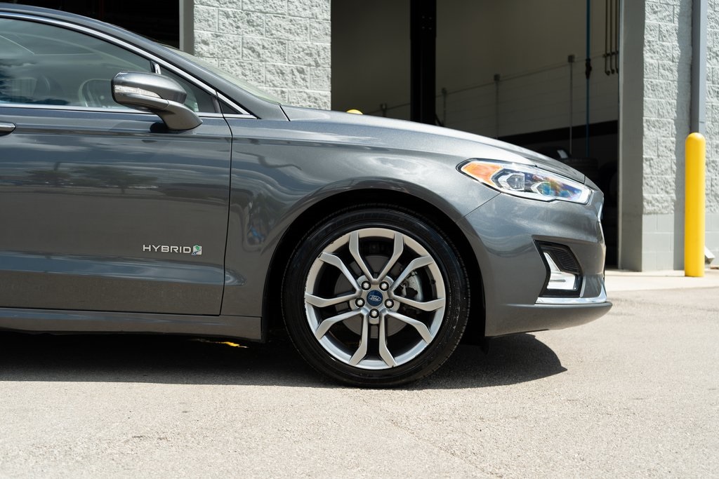 2019 Ford Fusion Hybrid Titanium photo 9