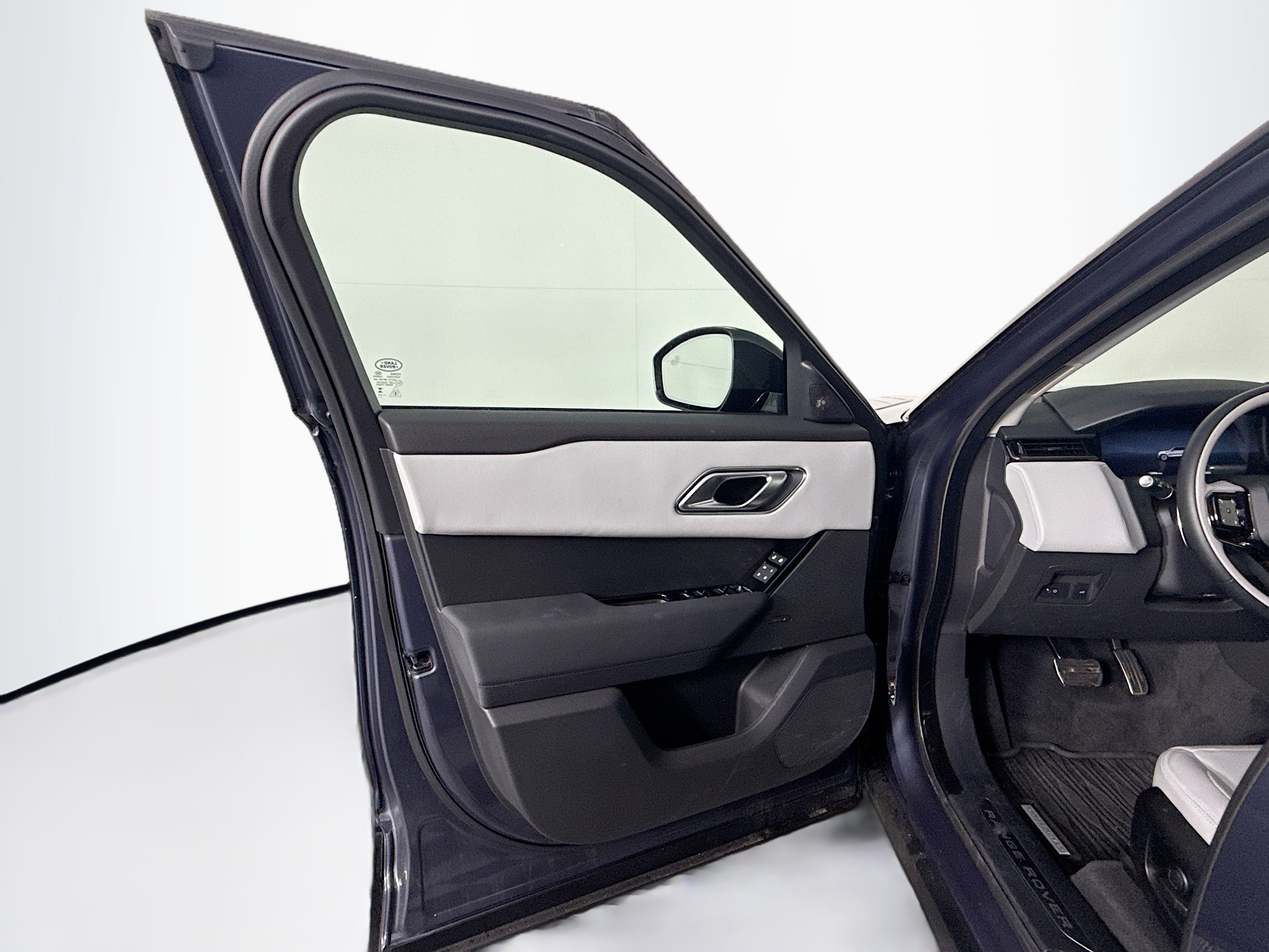 2025 Land Rover Range Rover Velar SE photo 11