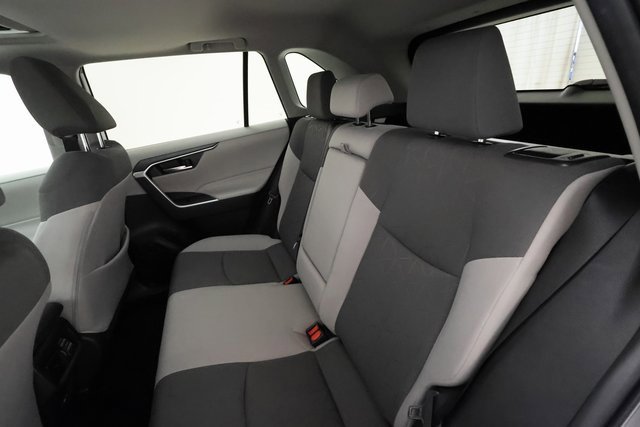 2022 Toyota RAV4 Hybrid XLE photo 19