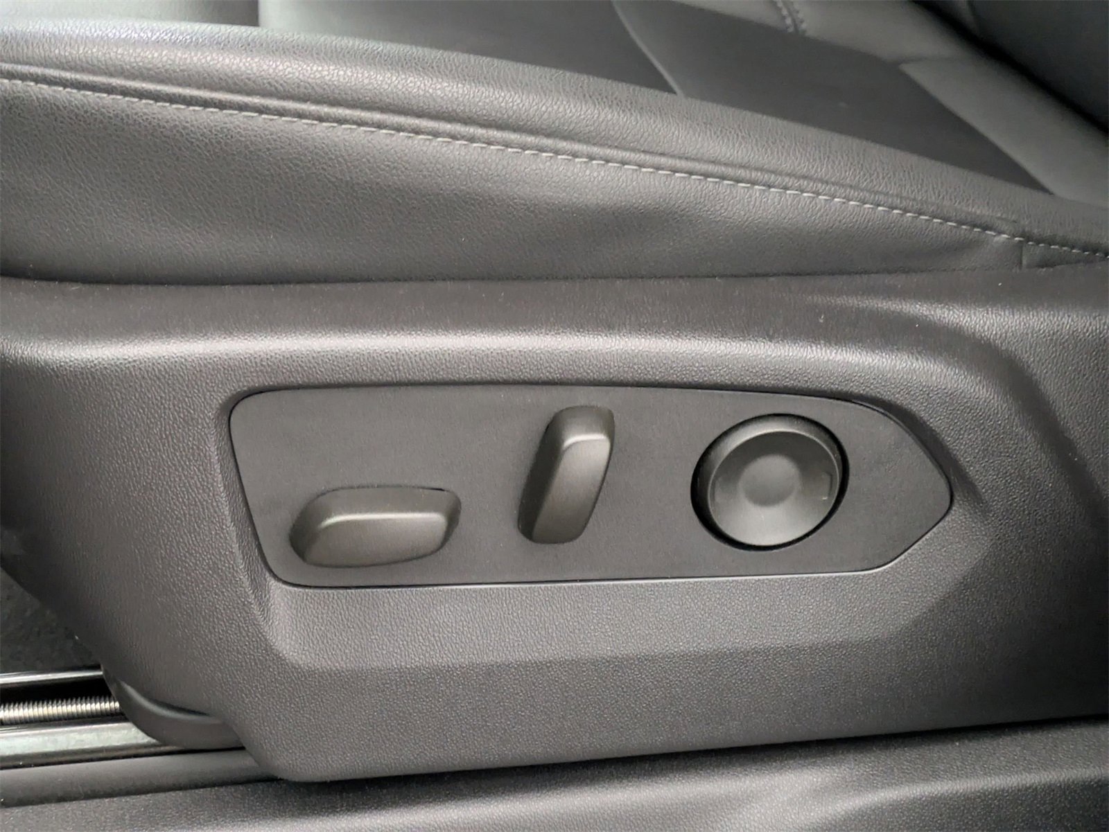 2025 Chevrolet Silverado 1500 LT photo 18