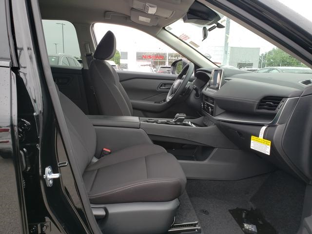 2025 Nissan Rogue S photo 17