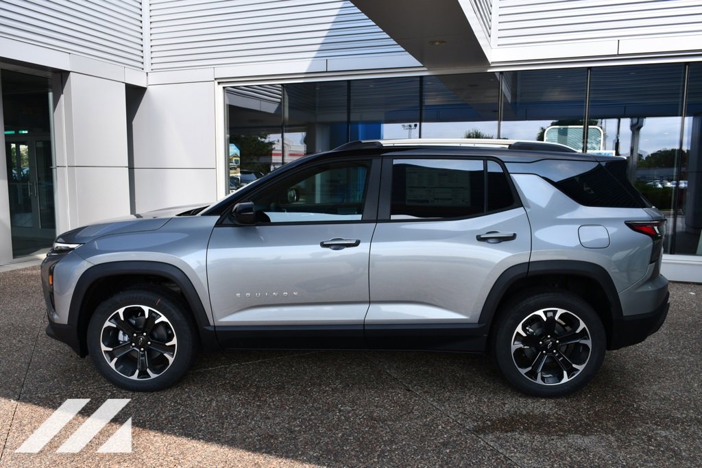 2026 Chevrolet Equinox LT photo 2