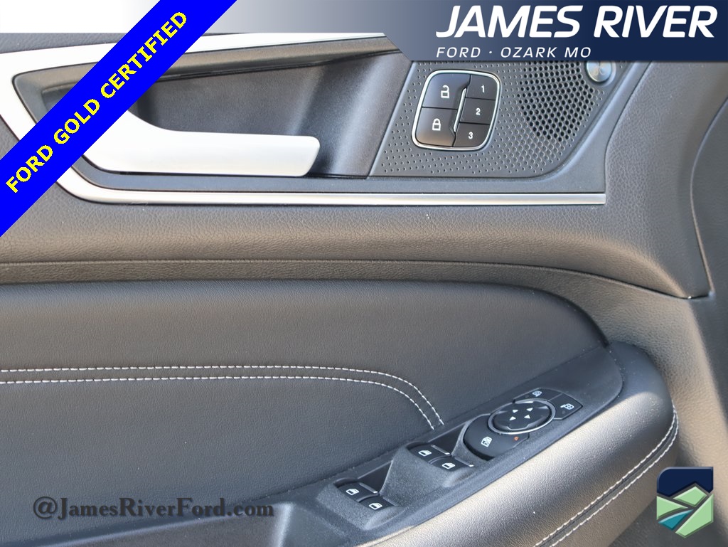 2024 Ford Edge Titanium photo 19