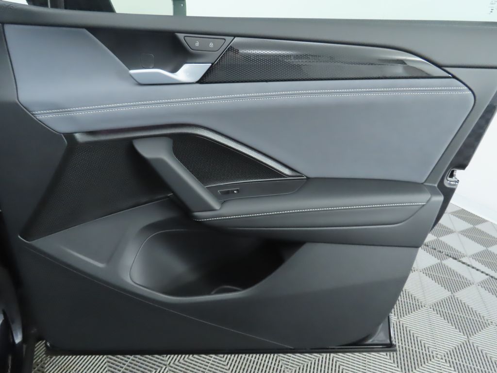2025 Volkswagen Tiguan SE R-Line Black photo 23