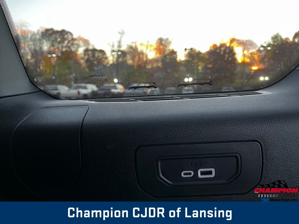 2024 Jeep Grand Cherokee Limited photo 3