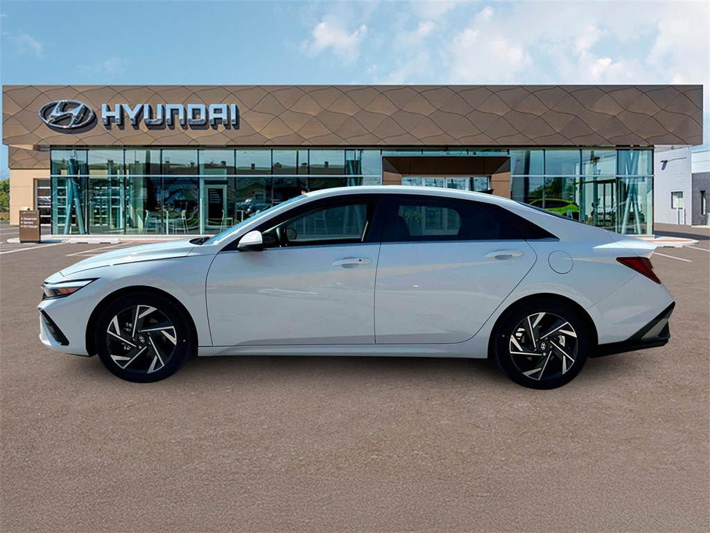 2024 Hyundai Elantra SEL Convenience photo 3
