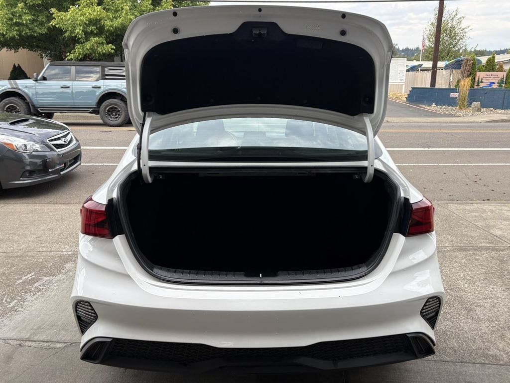 2023 Kia Forte LXS photo 8