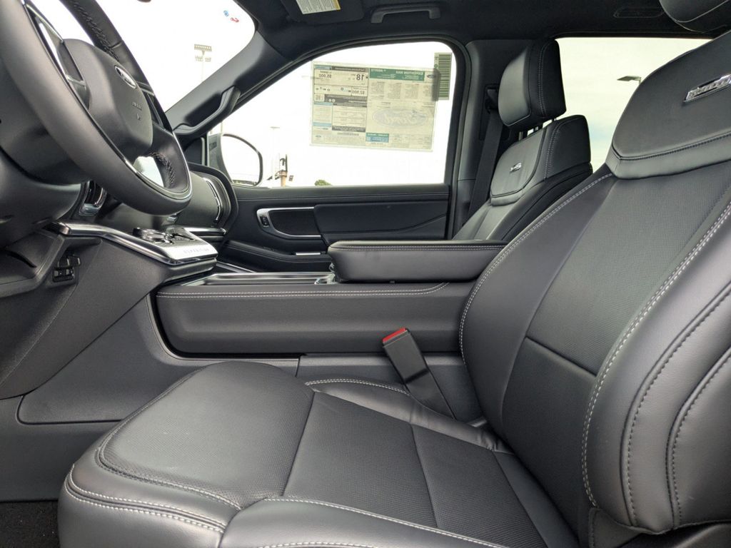2025 Ford Expedition Platinum MAX photo 19