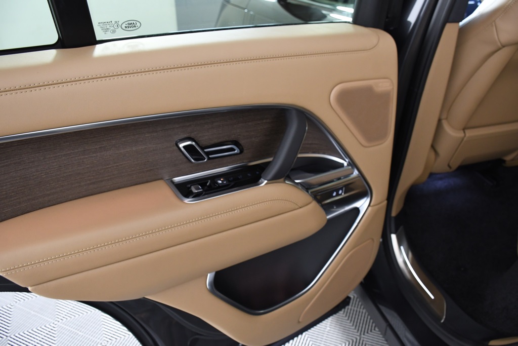 2025 Land Rover Range Rover SE photo 24