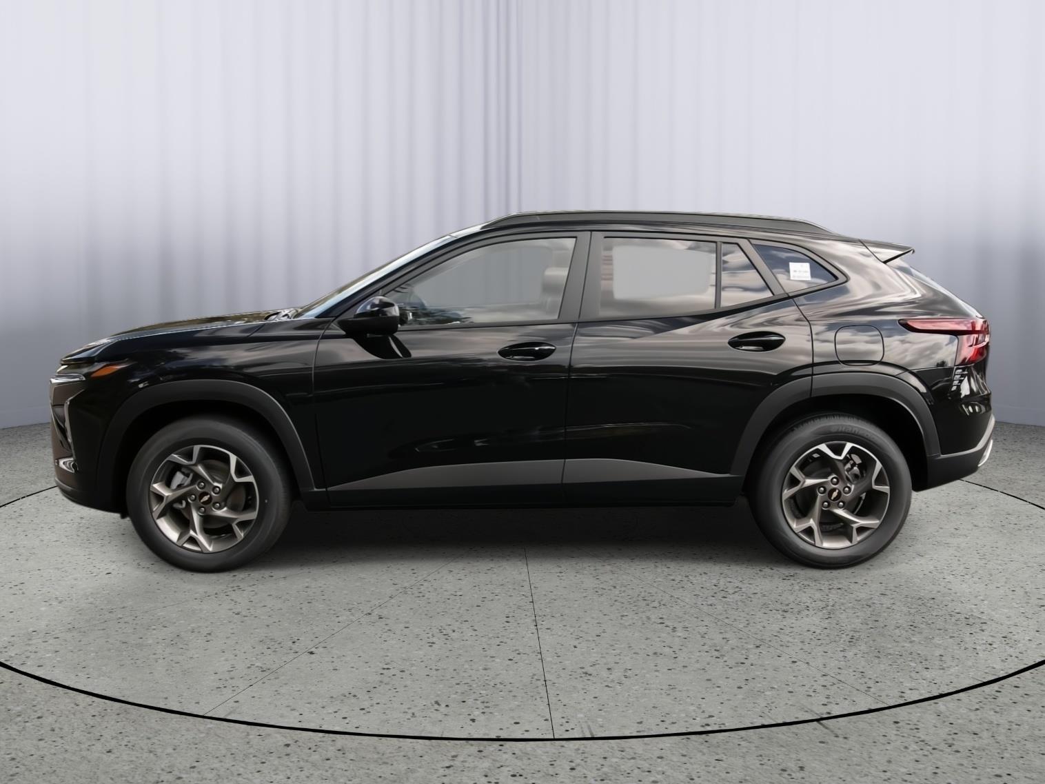 2025 Chevrolet Trax LT photo 4