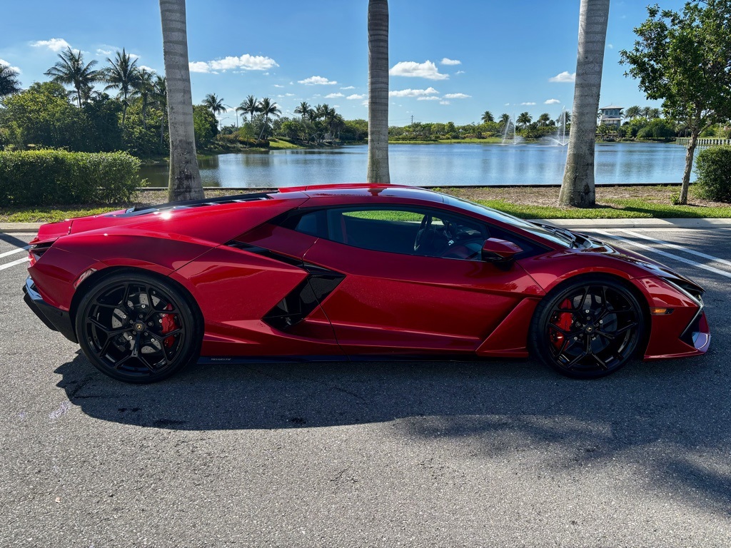 2025 Lamborghini Revuelto photo 5