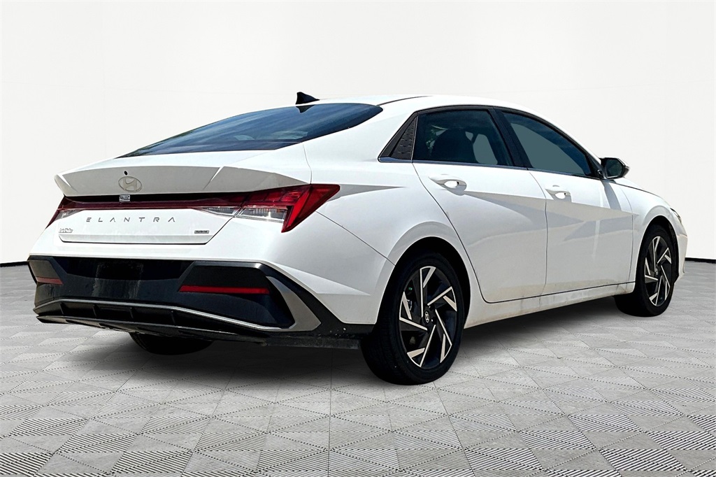 2025 Hyundai Elantra Hybrid Limited photo 2
