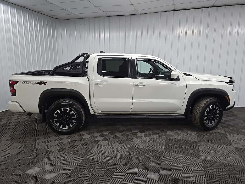 2022 Nissan Frontier PRO-4X photo 2