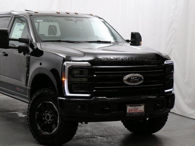 2025 Ford F-250 Platinum photo 2