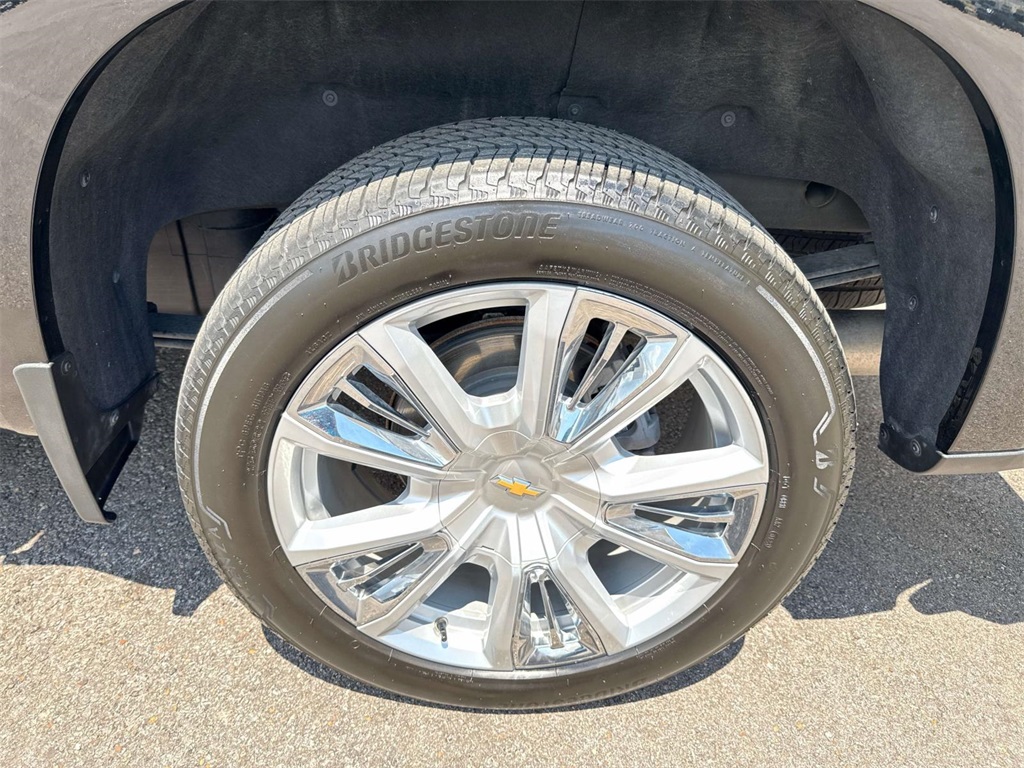 2023 Chevrolet Silverado 1500 High Country photo 3