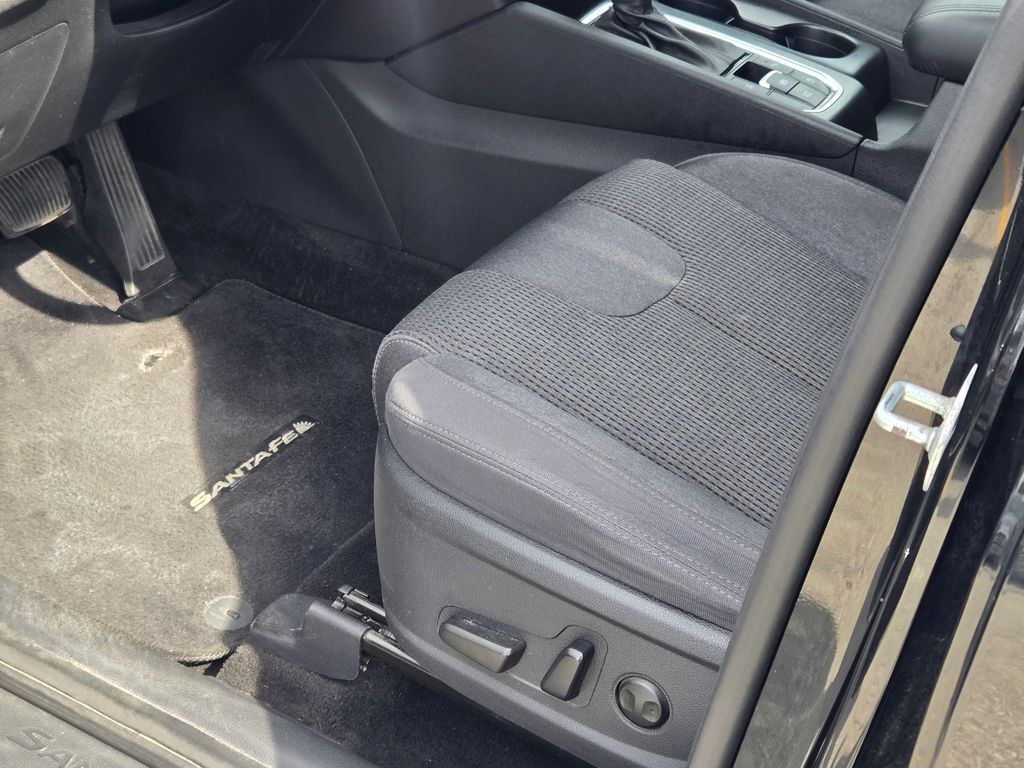 2020 Hyundai Santa Fe SEL photo 18