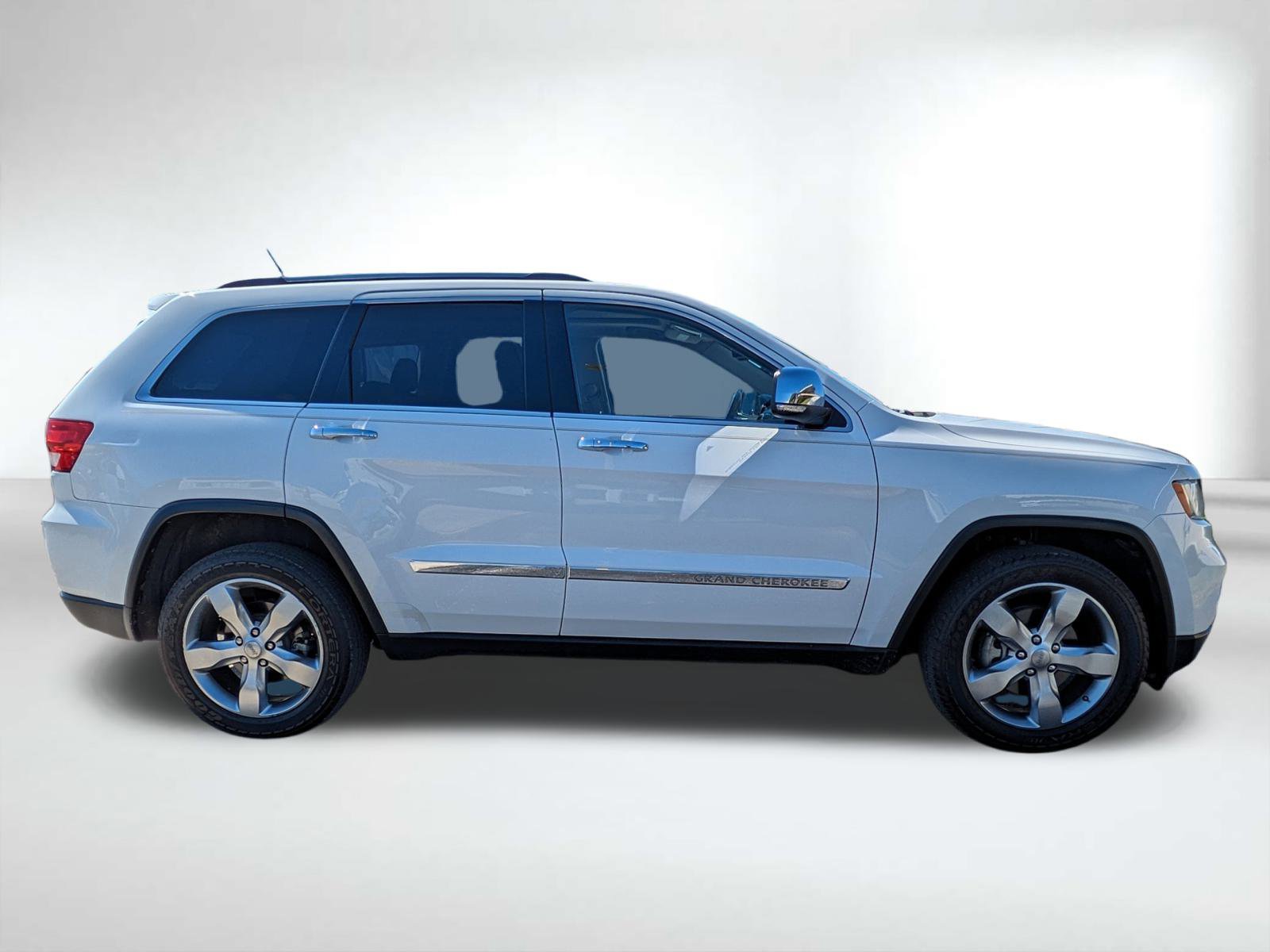 2013 Jeep Grand Cherokee Overland photo 3