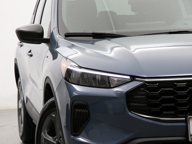 2026 Ford Escape ST-Line photo 3