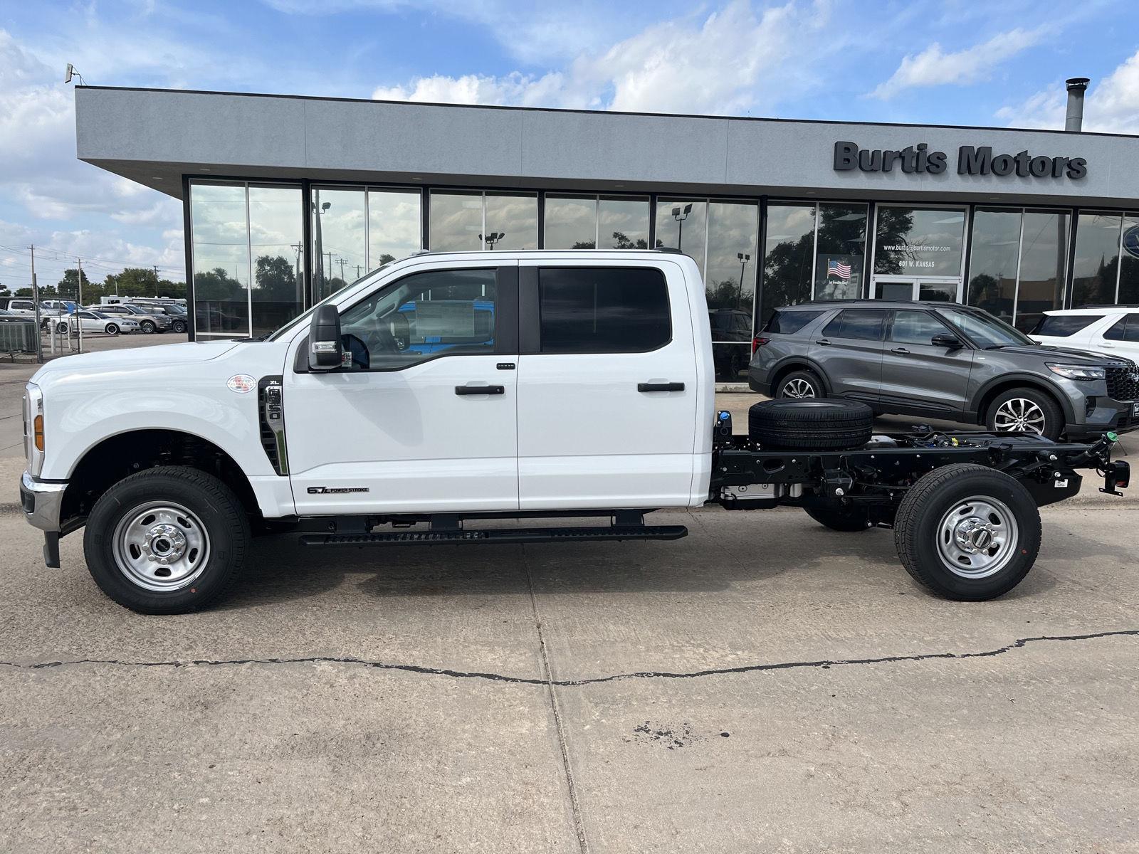 2026 Ford F-350 Super Duty Chassis Cab XL's photo