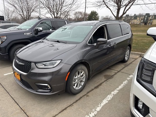 2022 Chrysler Pacifica Touring L's photo