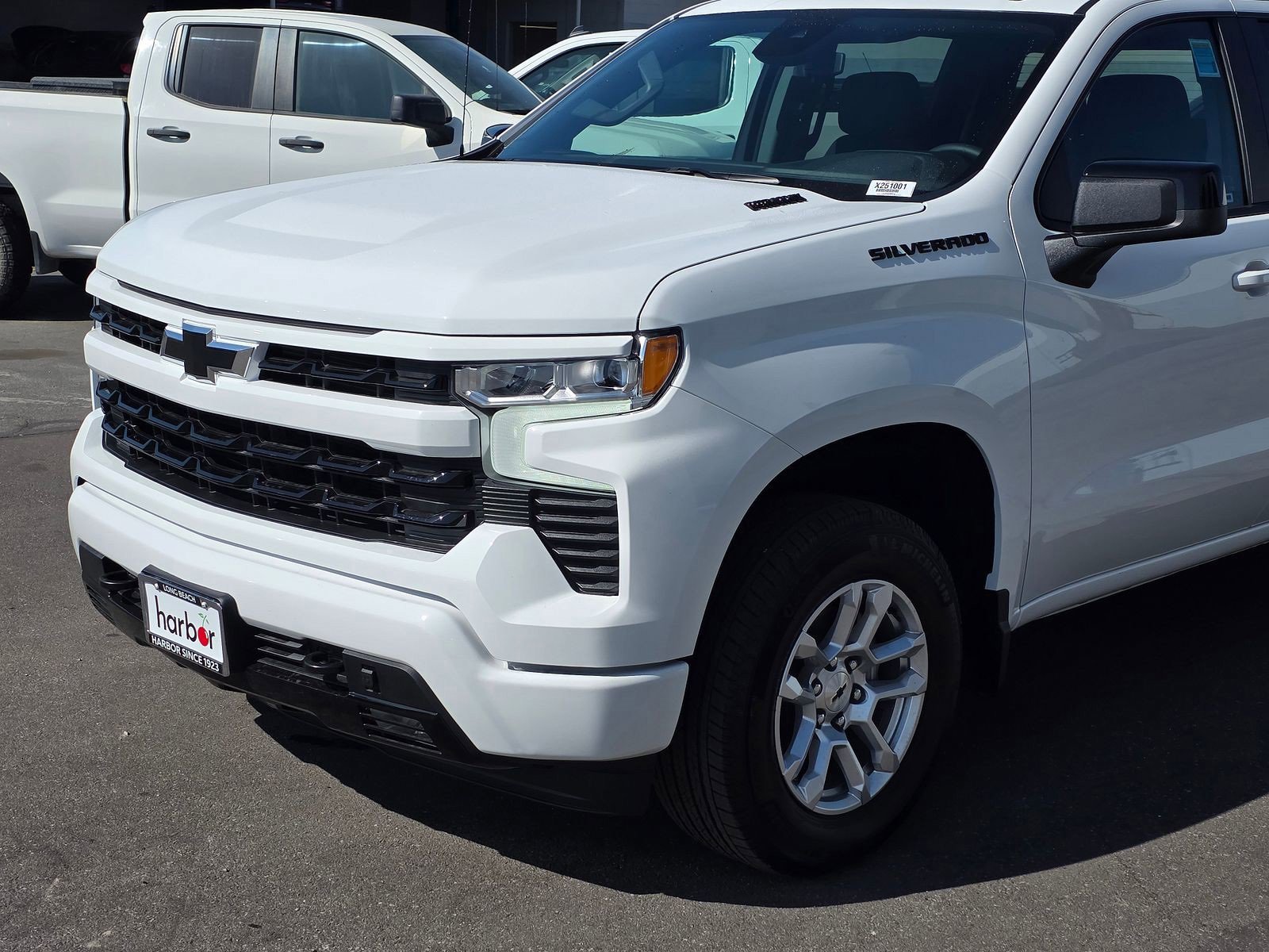 2025 Chevrolet Silverado RST photo 4