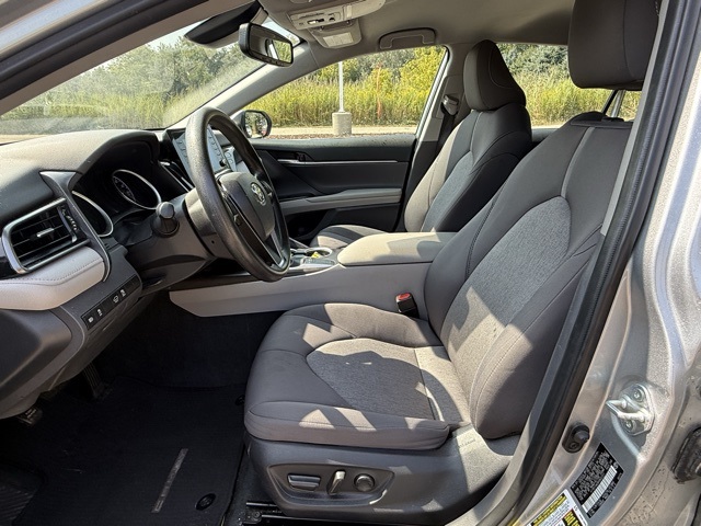 2023 Toyota Camry LE photo 10