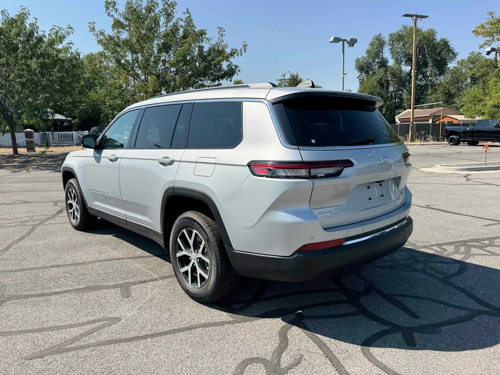 2025 Jeep Grand Cherokee Limited photo 2