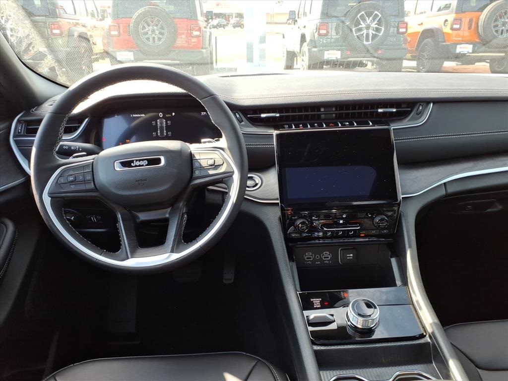 2025 Jeep Grand Cherokee Limited photo 7