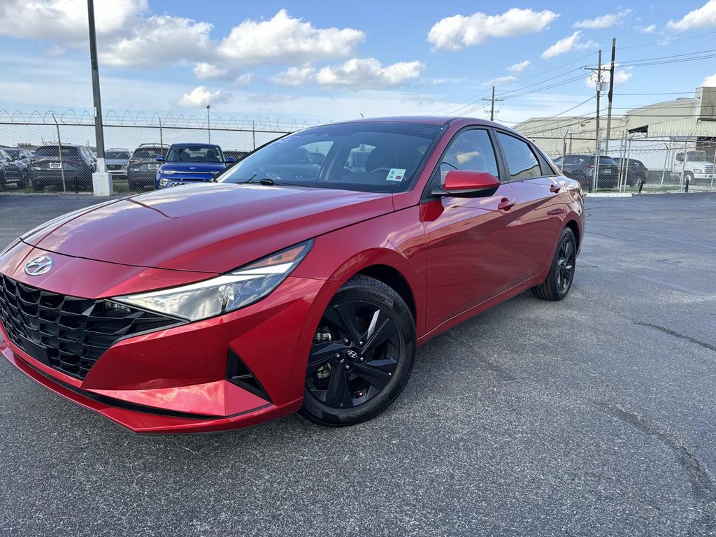 2021 Hyundai Elantra SEL's photo