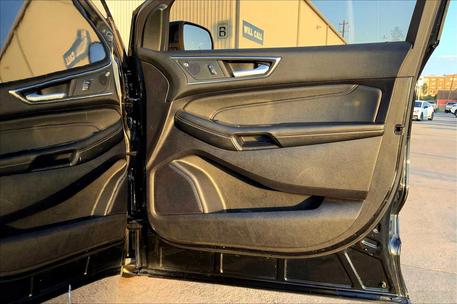 2019 Ford Edge Titanium photo 14