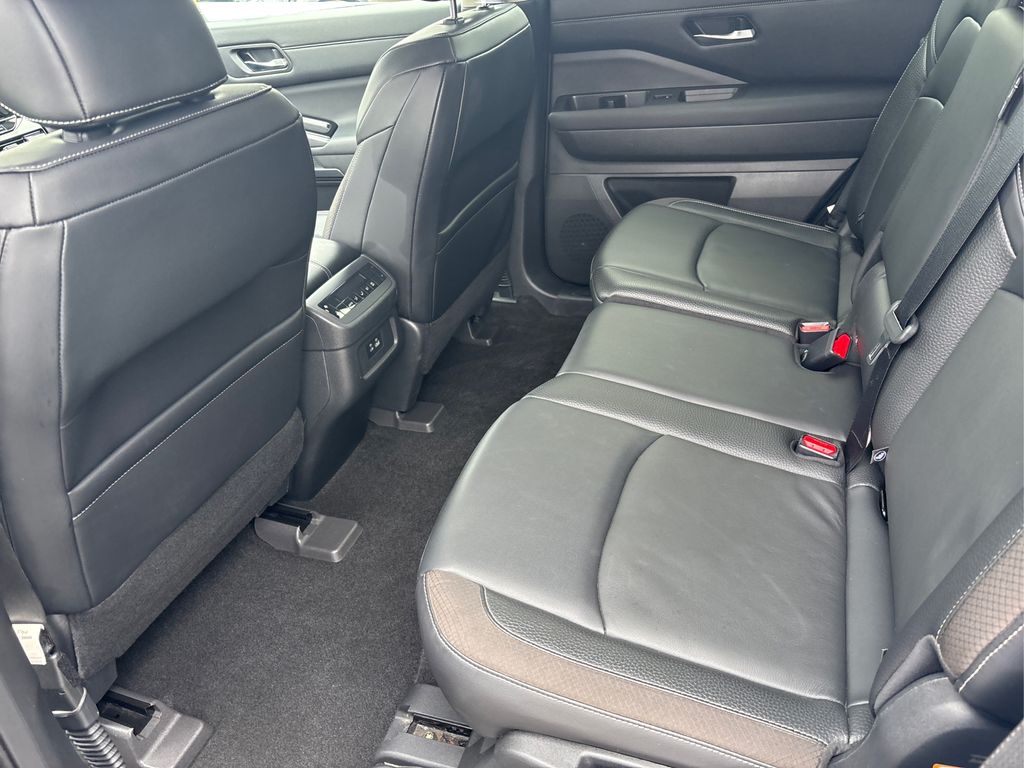 2022 Nissan Pathfinder SL photo 10