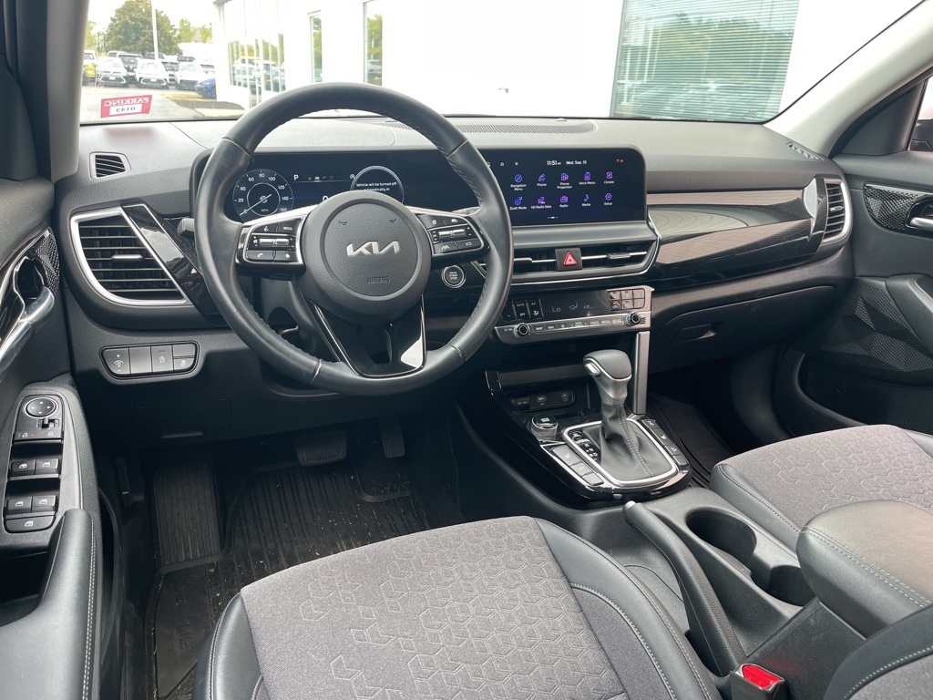 2024 Kia Seltos S photo 11