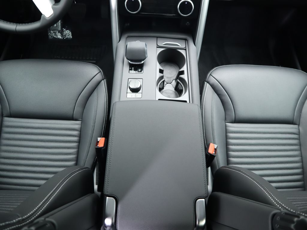 2025 Land Rover Discovery S photo 16