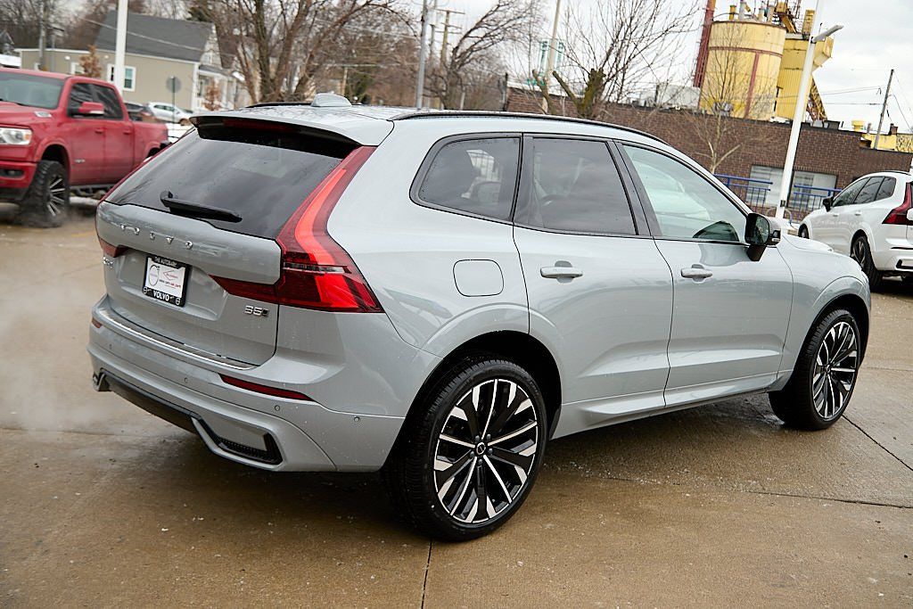 2026 VOLVO XC60 - Image 8