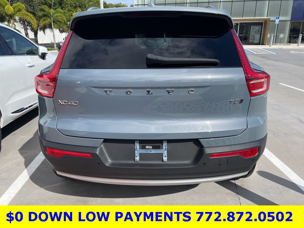 2020 Volvo XC40 Momentum photo 3