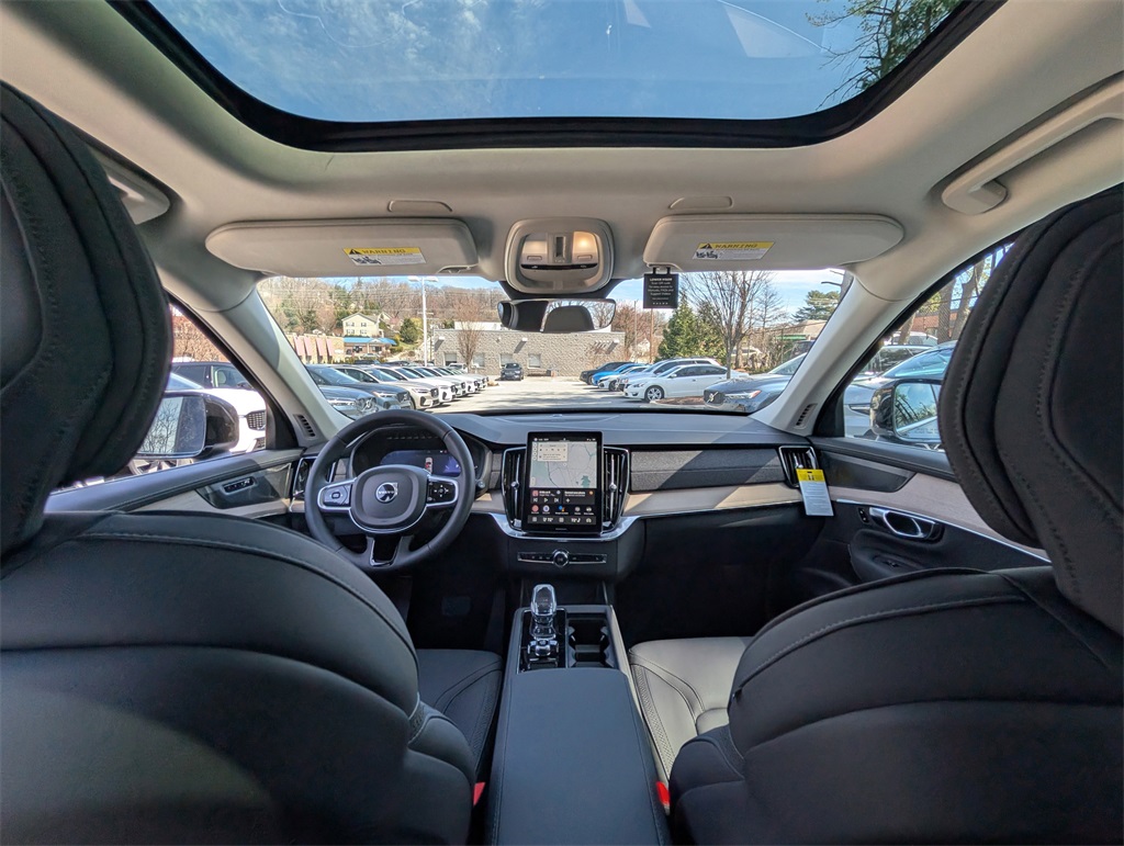 2025 Volvo XC90 T8 Plus photo 11