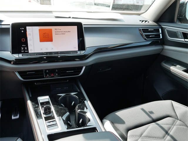 2025 Volkswagen Atlas Peak Edition SE photo 10