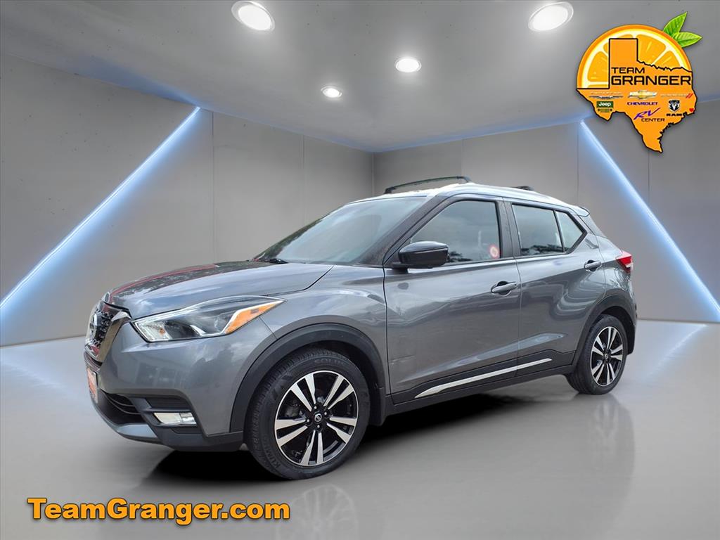 2019 Nissan Kicks SR photo 3
