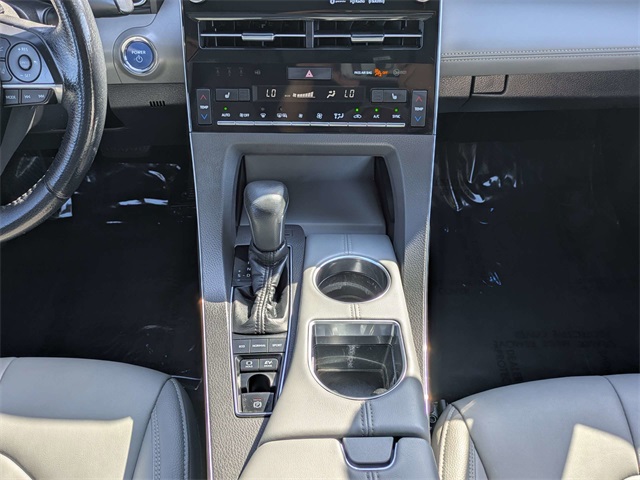 2019 Toyota Avalon Hybrid XLE Plus photo 17