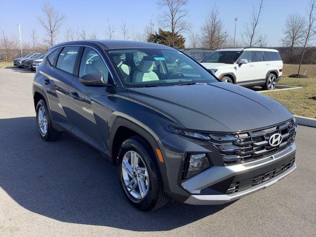 2025 Hyundai Tucson SE photo 3